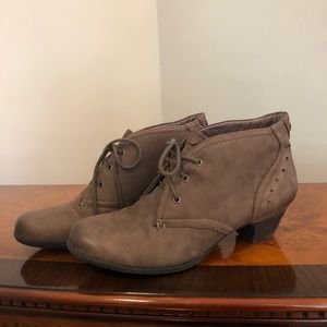 Rockport Cobb Hill Aria Ankle Boots in Stone (7.5)